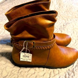 American Eagle Brown boots size 8.5w